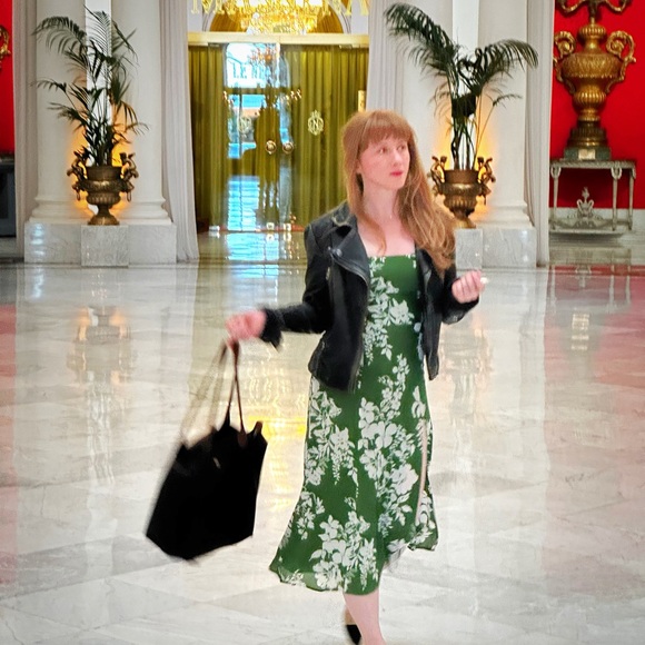 Meet your Posher, Carly - Picture 8 of 13